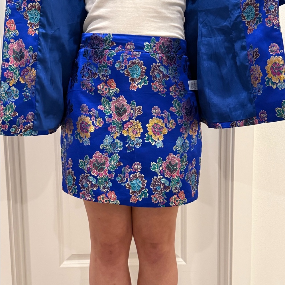 Fashion Nova Luxe Blue Floral Satin Set - Picture 5 of 11